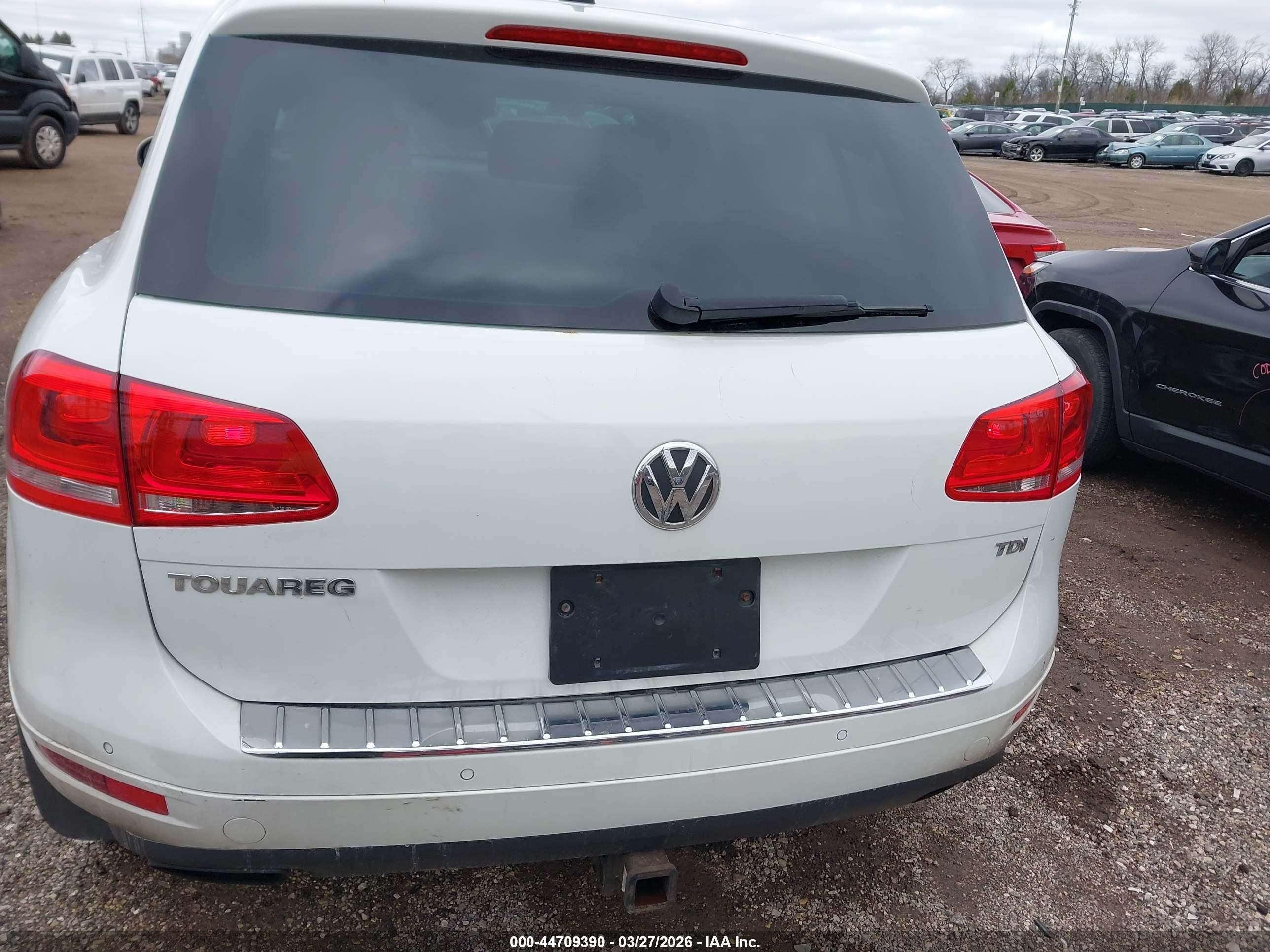 2013 Volkswagen Touareg Tdi Executive White vin: WVGEP9BP5DD006015