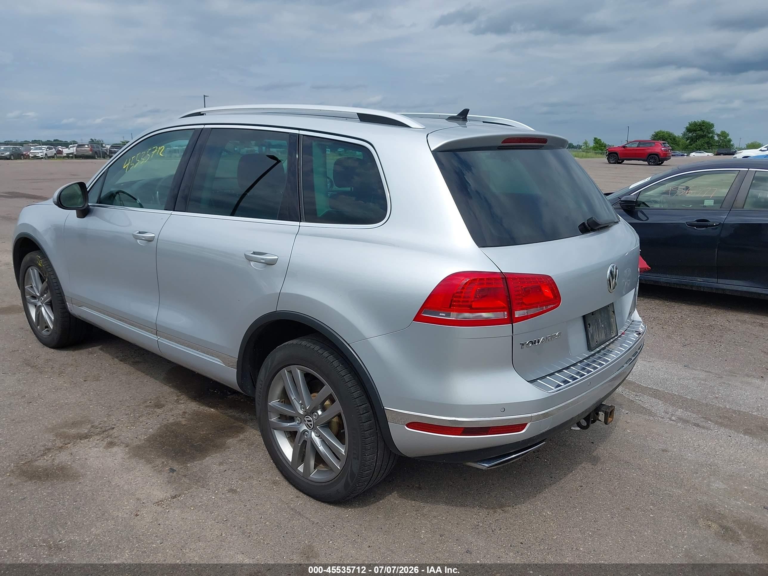 2015 Volkswagen Touareg Tdi Lux Silver vin: WVGEP9BP5FD002114