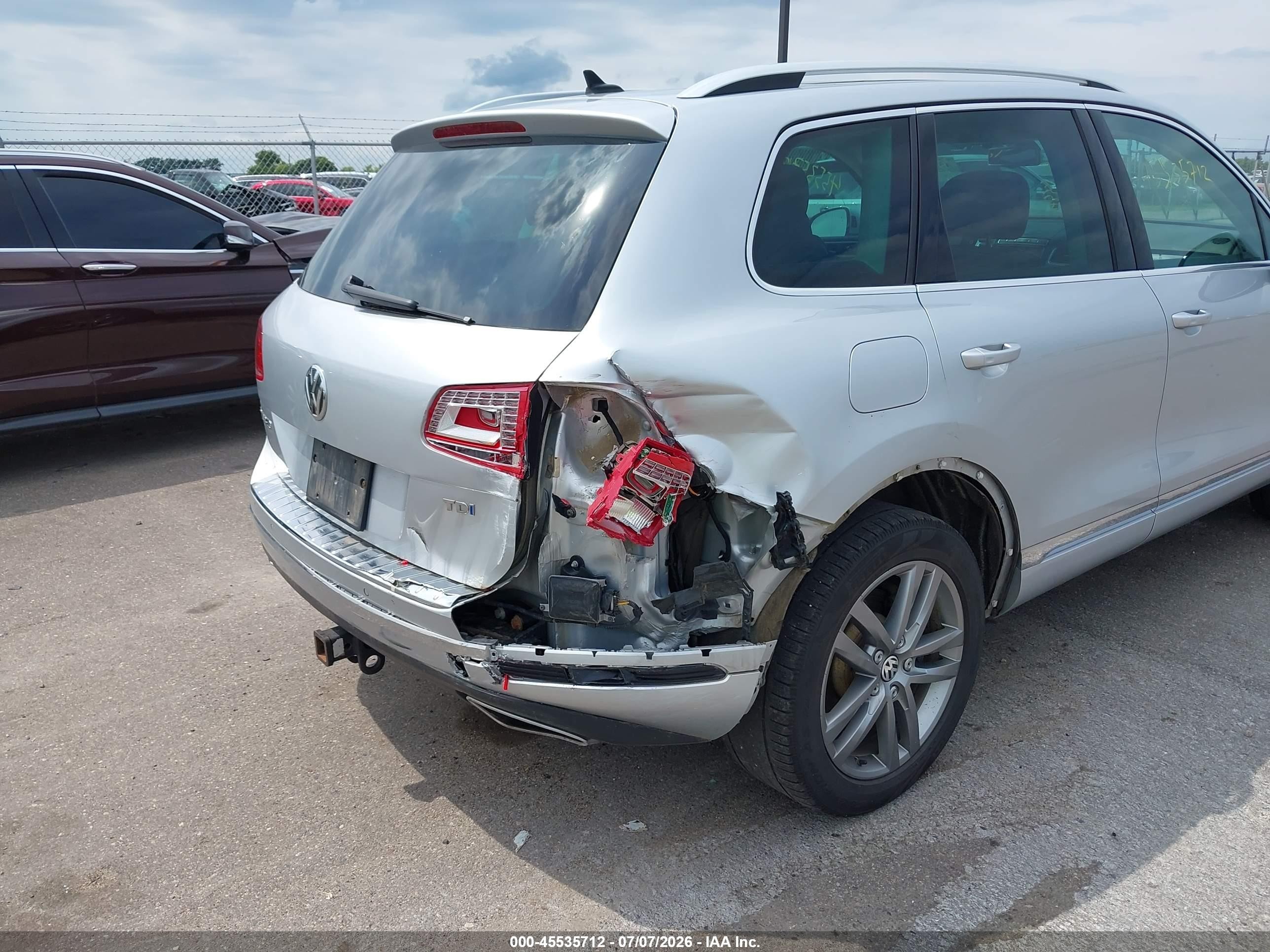 2015 Volkswagen Touareg Tdi Lux Silver vin: WVGEP9BP5FD002114