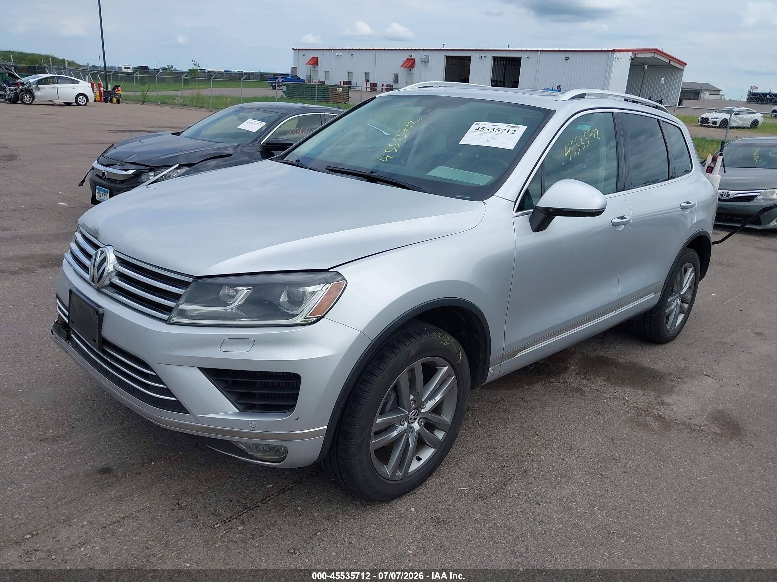 2015 Volkswagen Touareg Tdi Lux Silver vin: WVGEP9BP5FD002114