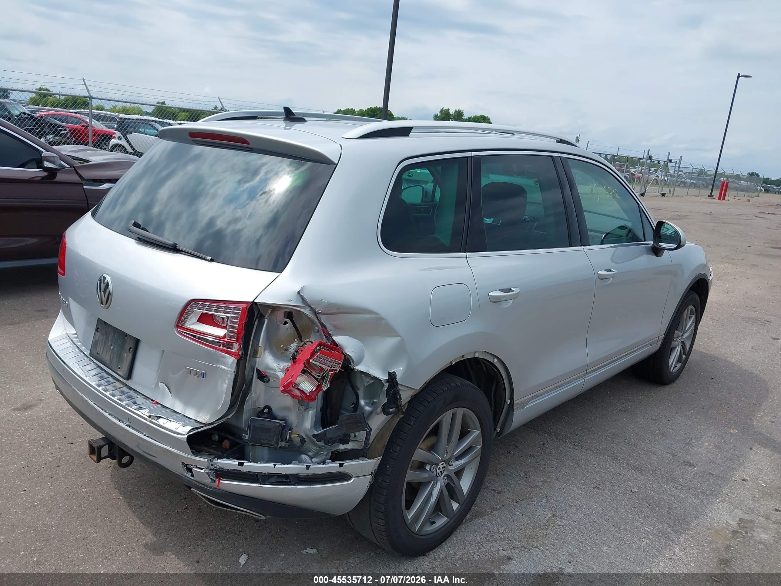 2015 Volkswagen Touareg Tdi Lux Silver vin: WVGEP9BP5FD002114