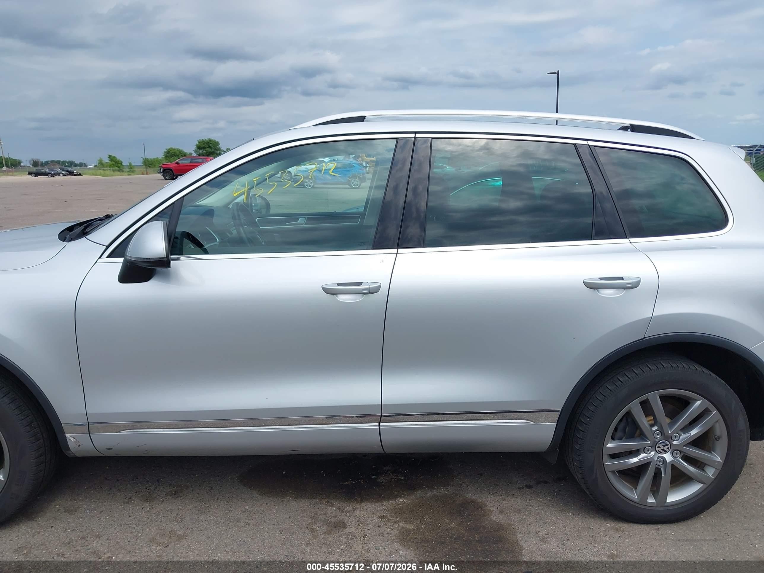 2015 Volkswagen Touareg Tdi Lux Silver vin: WVGEP9BP5FD002114