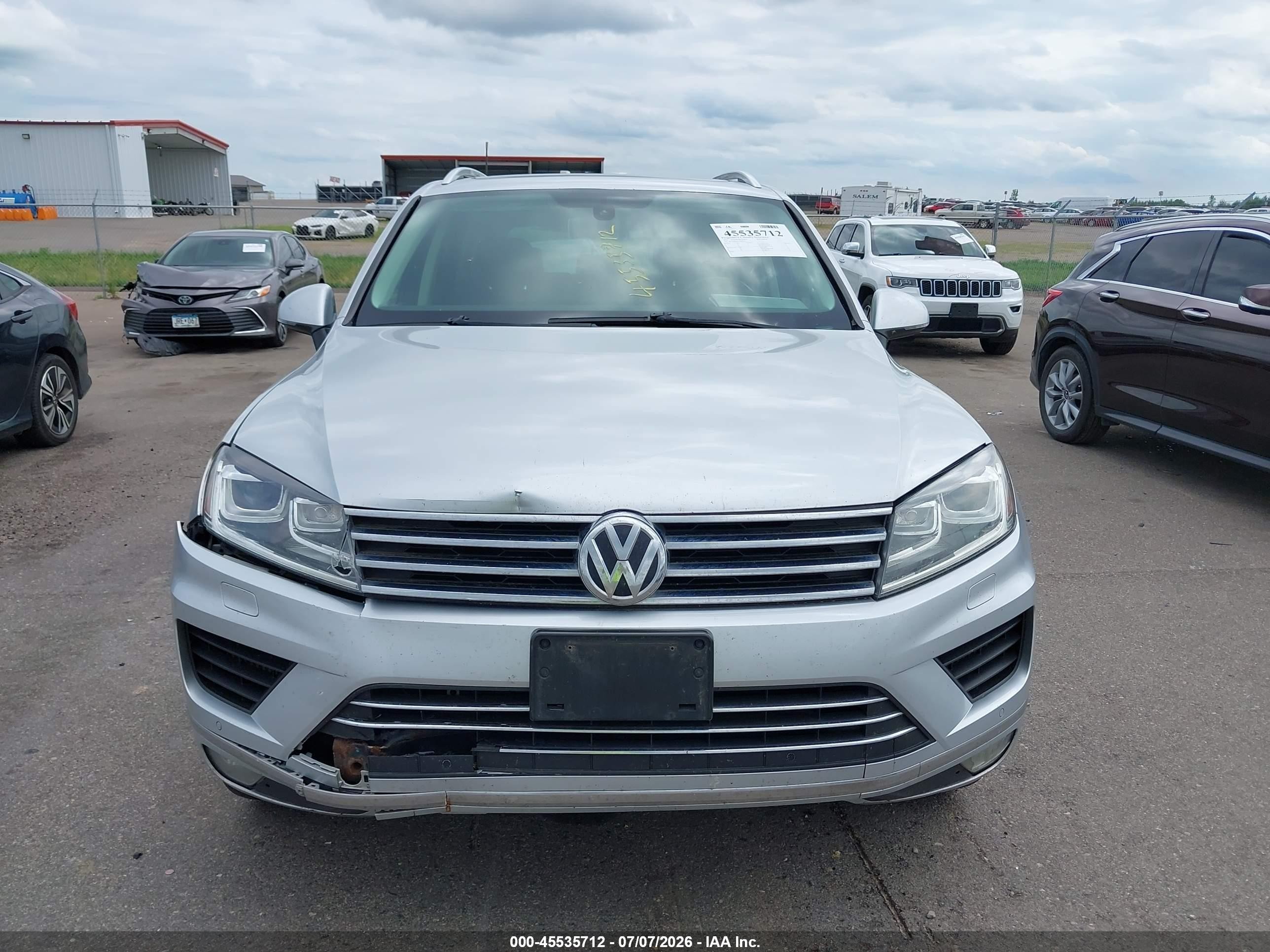 2015 Volkswagen Touareg Tdi Lux Silver vin: WVGEP9BP5FD002114