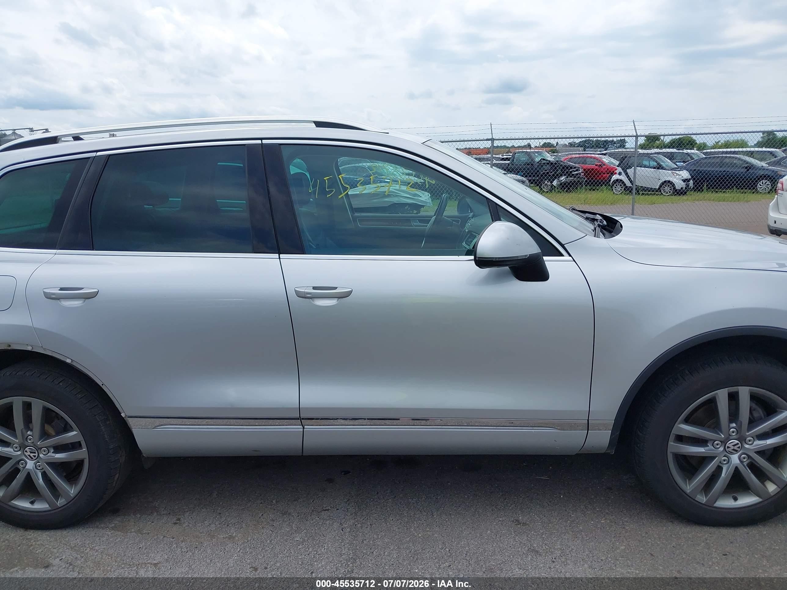 2015 Volkswagen Touareg Tdi Lux Silver vin: WVGEP9BP5FD002114