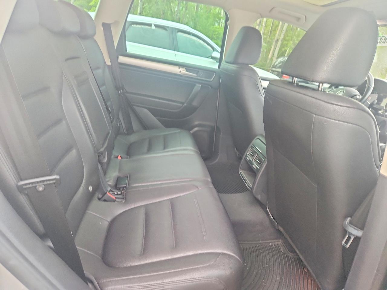 2015 Volkswagen Touareg V6 Tdi Silver vin: WVGEP9BP8FD004200