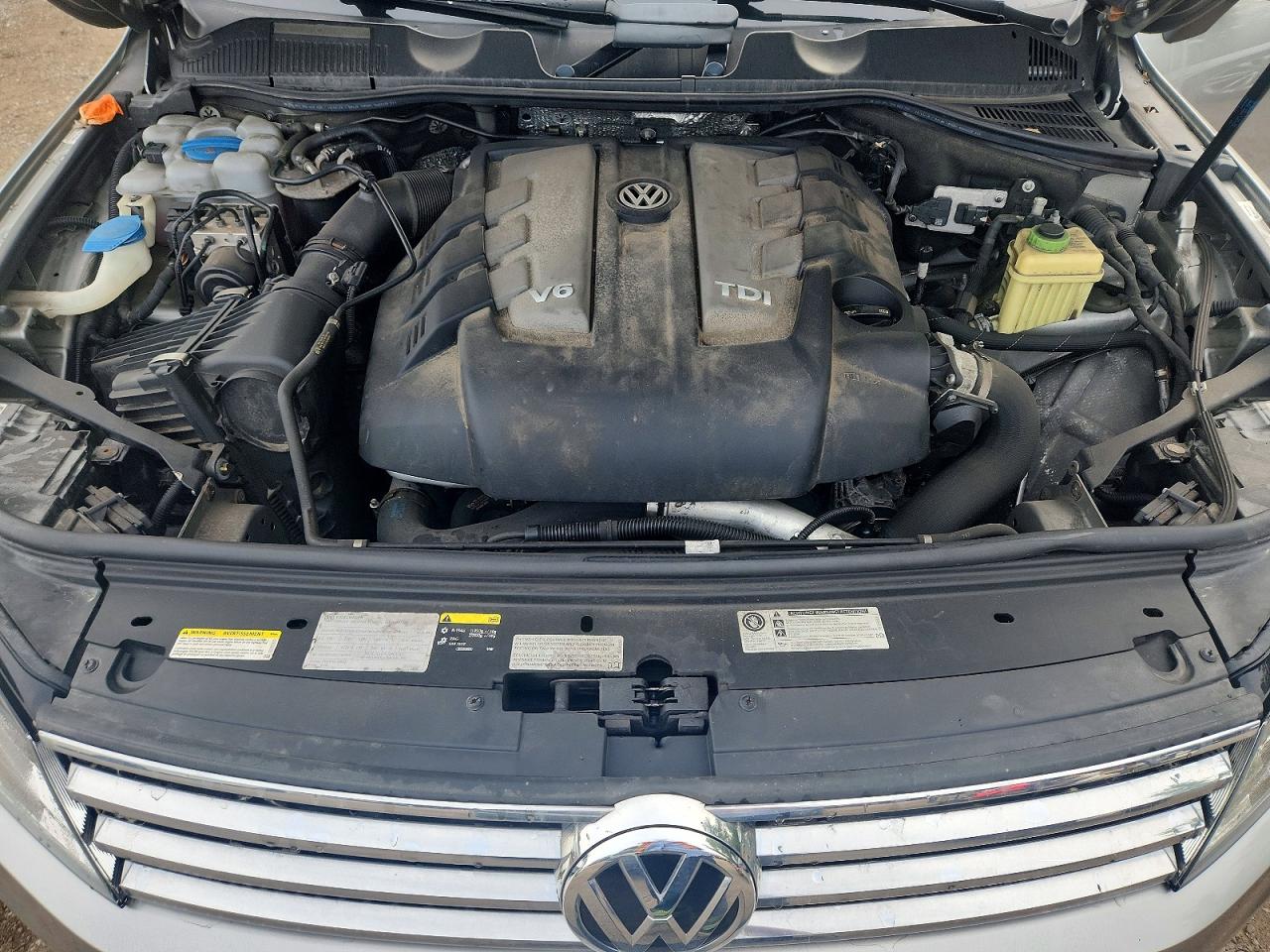 2015 Volkswagen Touareg V6 Tdi Silver vin: WVGEP9BP8FD004200