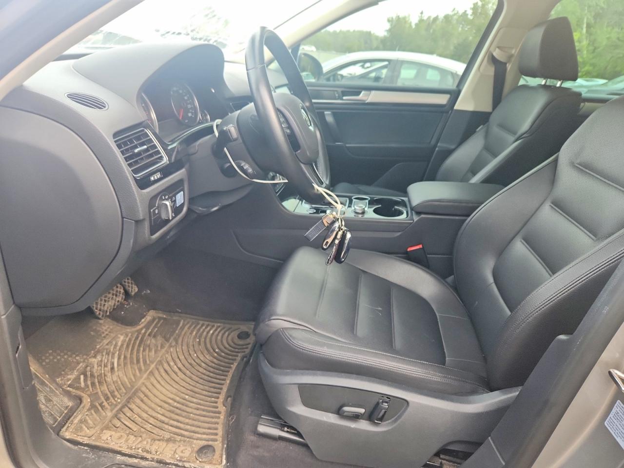 2015 Volkswagen Touareg V6 Tdi Silver vin: WVGEP9BP8FD004200