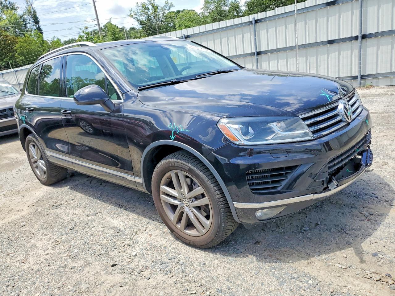 2015 Volkswagen Touareg V6 Tdi Black vin: WVGEP9BP8FD006853