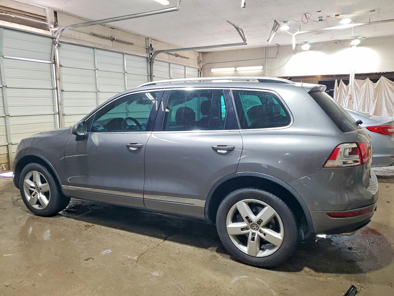 2013 Volkswagen Touareg V6 Tdi Gray vin: WVGEP9BP9DD003652