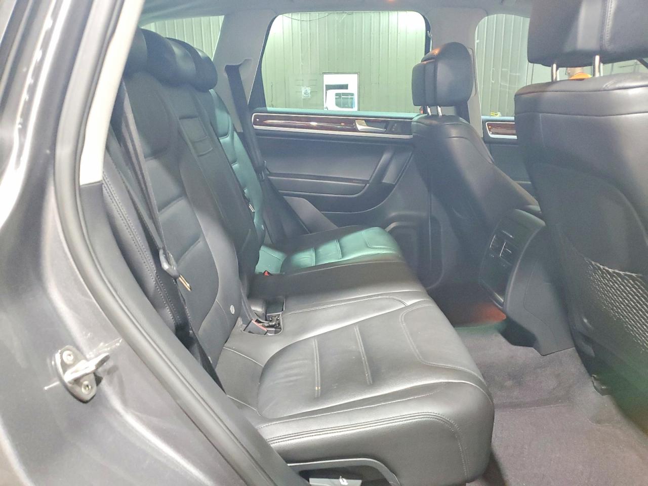 2013 Volkswagen Touareg V6 Tdi Gray vin: WVGEP9BP9DD003652