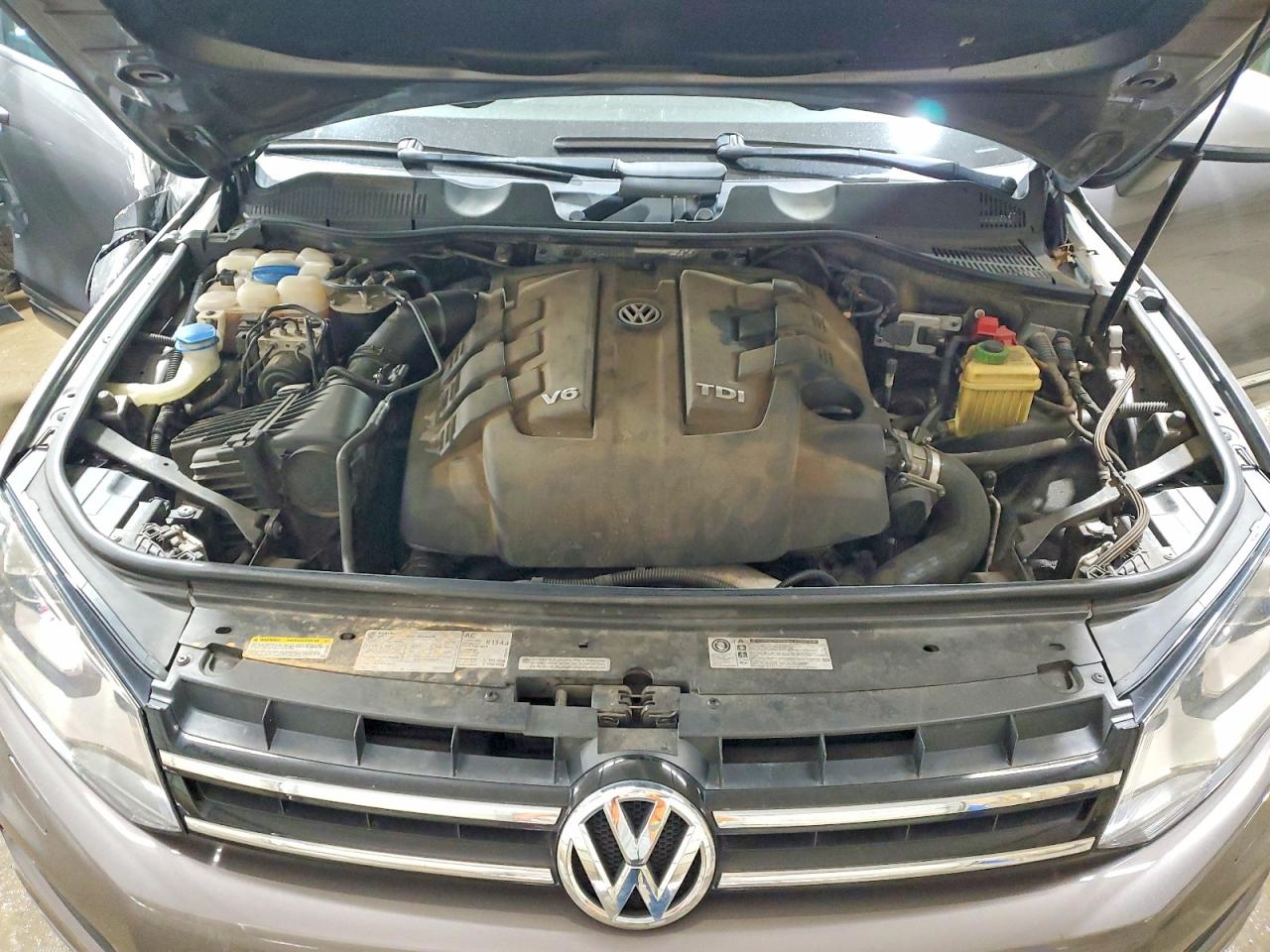 2013 Volkswagen Touareg V6 Tdi Gray vin: WVGEP9BP9DD003652