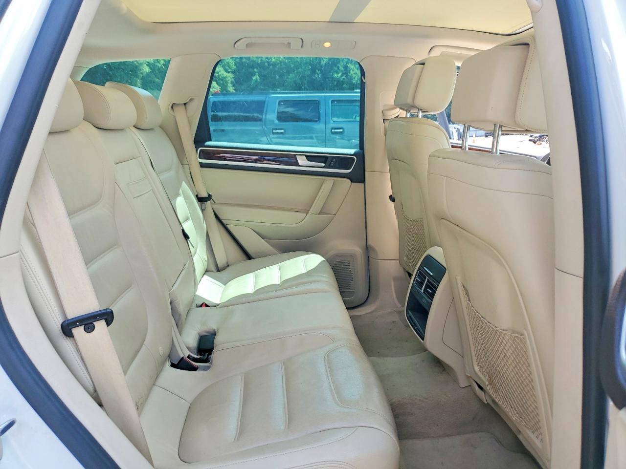 2014 Volkswagen Touareg V6 Tdi White vin: WVGEP9BP9ED008674