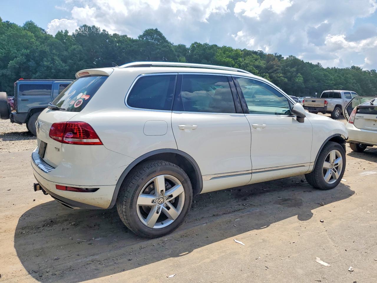 2014 Volkswagen Touareg V6 Tdi White vin: WVGEP9BP9ED008674