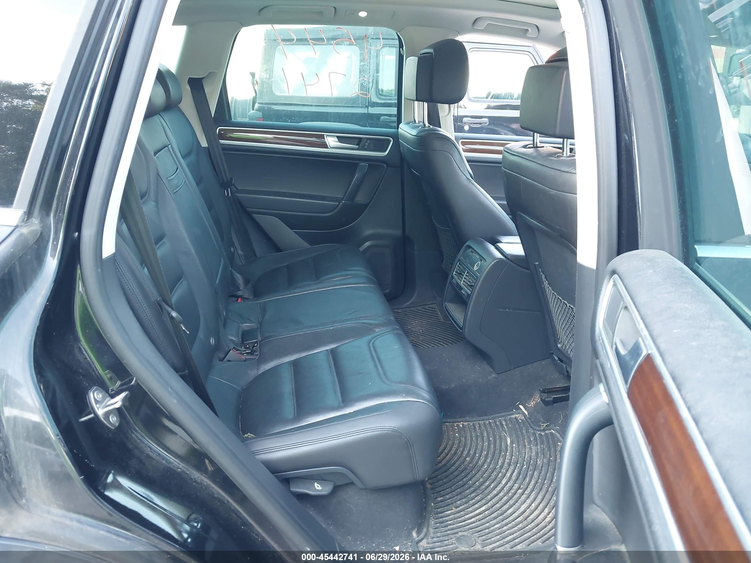 2015 Volkswagen Touareg Tdi Lux Black vin: WVGEP9BP9FD002424