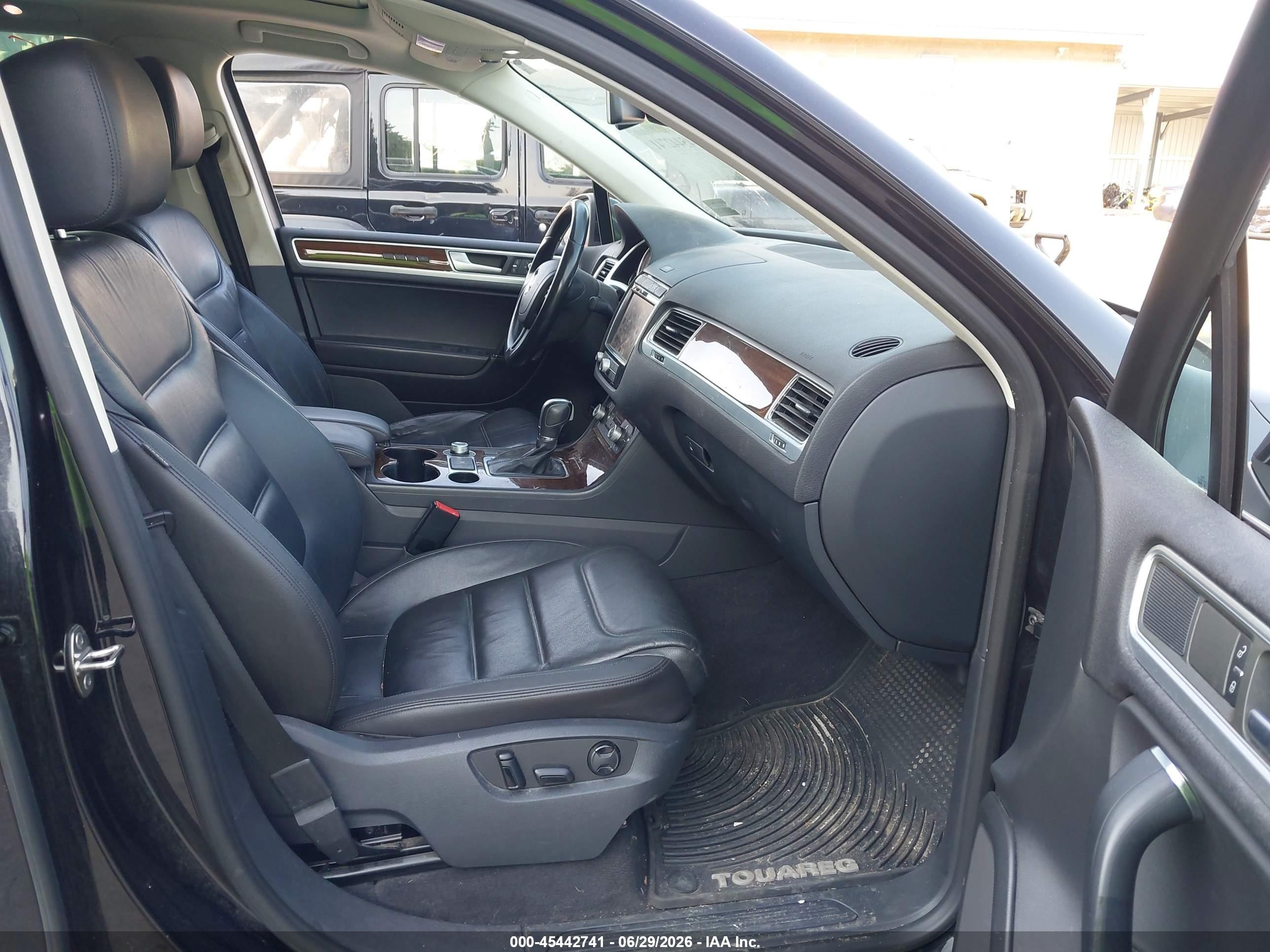 2015 Volkswagen Touareg Tdi Lux Black vin: WVGEP9BP9FD002424