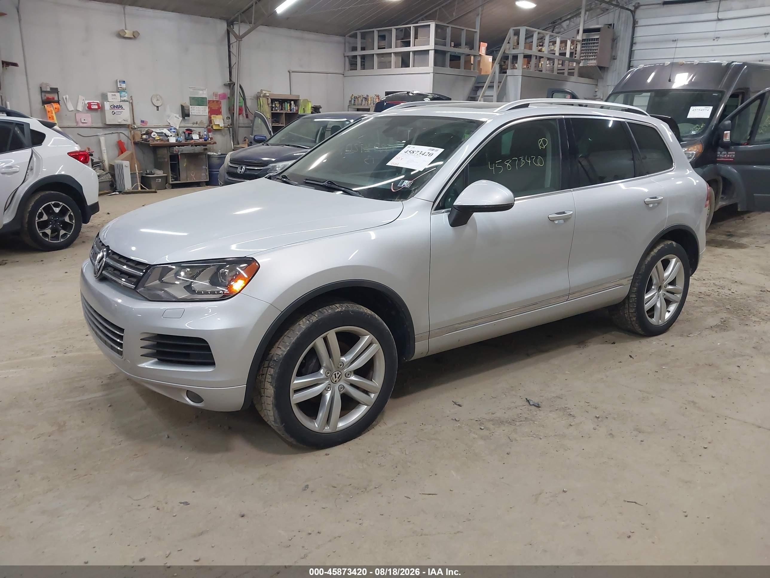 2013 Volkswagen Touareg Tdi Executive Silver vin: WVGEP9BPXDD007306
