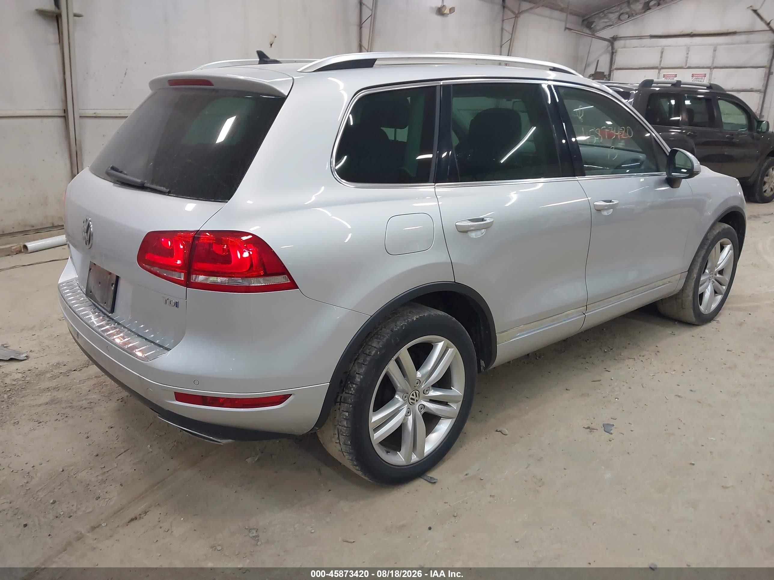 2013 Volkswagen Touareg Tdi Executive Silver vin: WVGEP9BPXDD007306