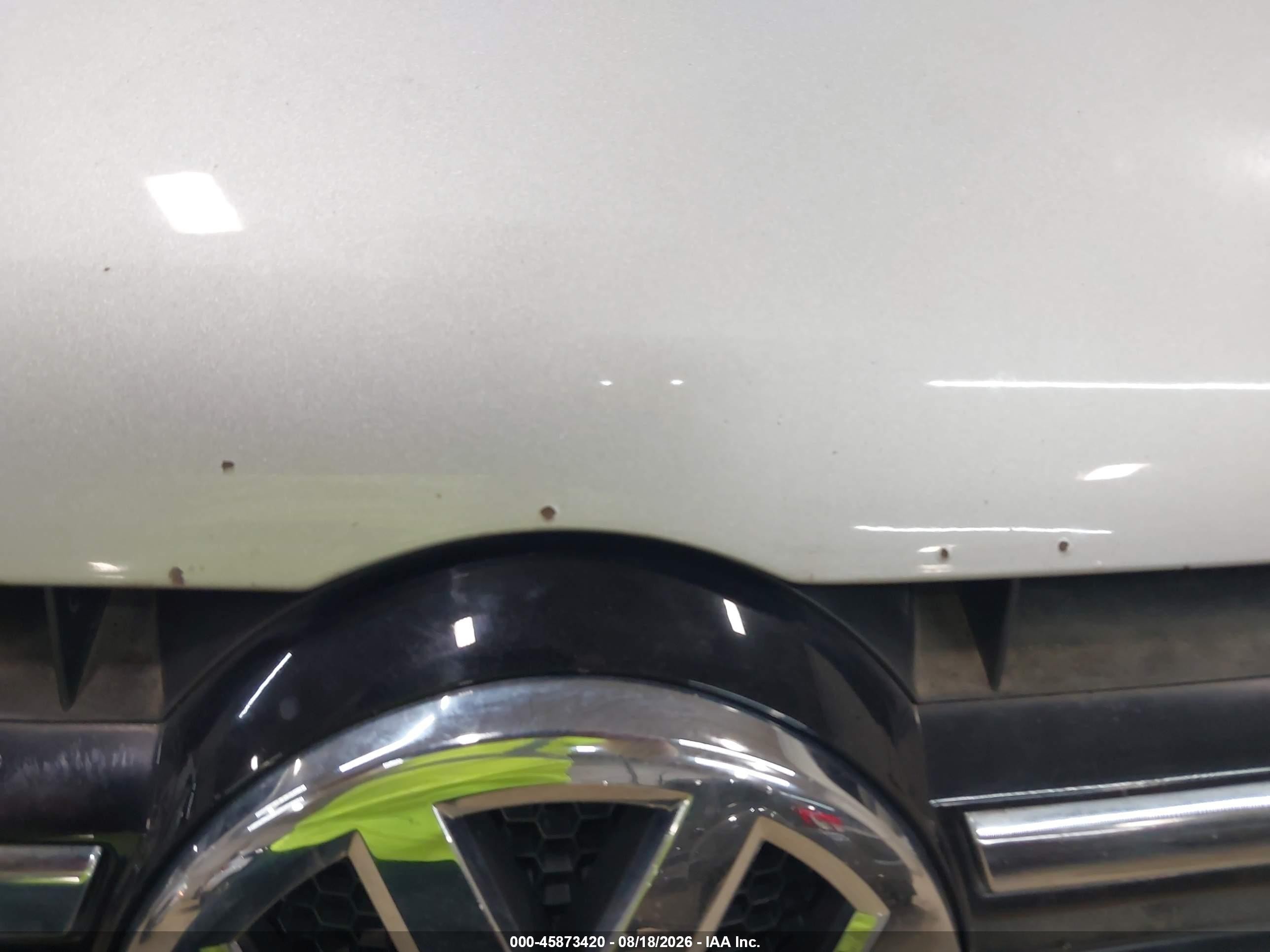 2013 Volkswagen Touareg Tdi Executive Silver vin: WVGEP9BPXDD007306