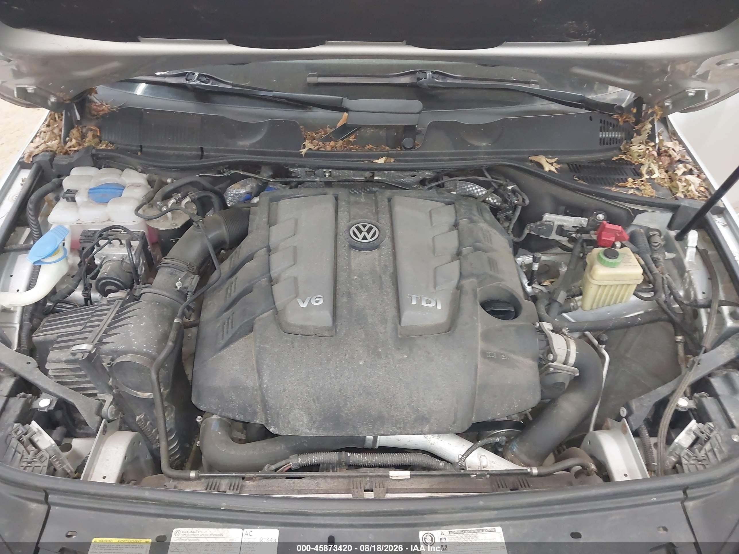 2013 Volkswagen Touareg Tdi Executive Silver vin: WVGEP9BPXDD007306