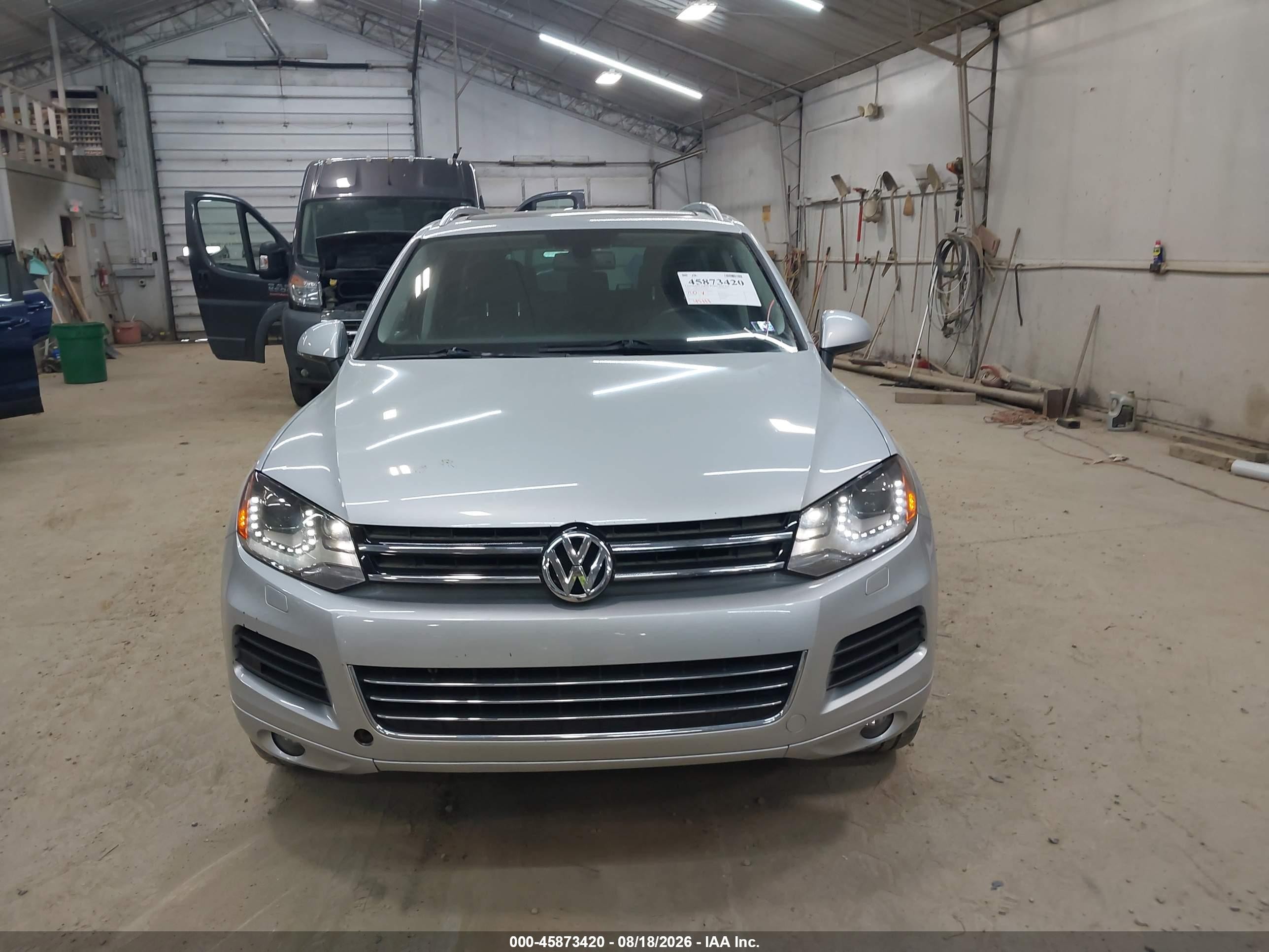 2013 Volkswagen Touareg Tdi Executive Silver vin: WVGEP9BPXDD007306