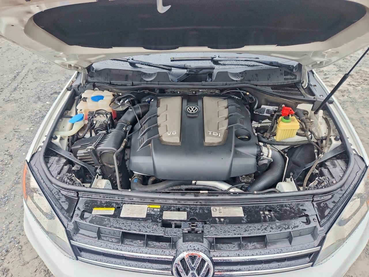 2014 Volkswagen Touareg V6 Tdi White vin: WVGEP9BPXED008974