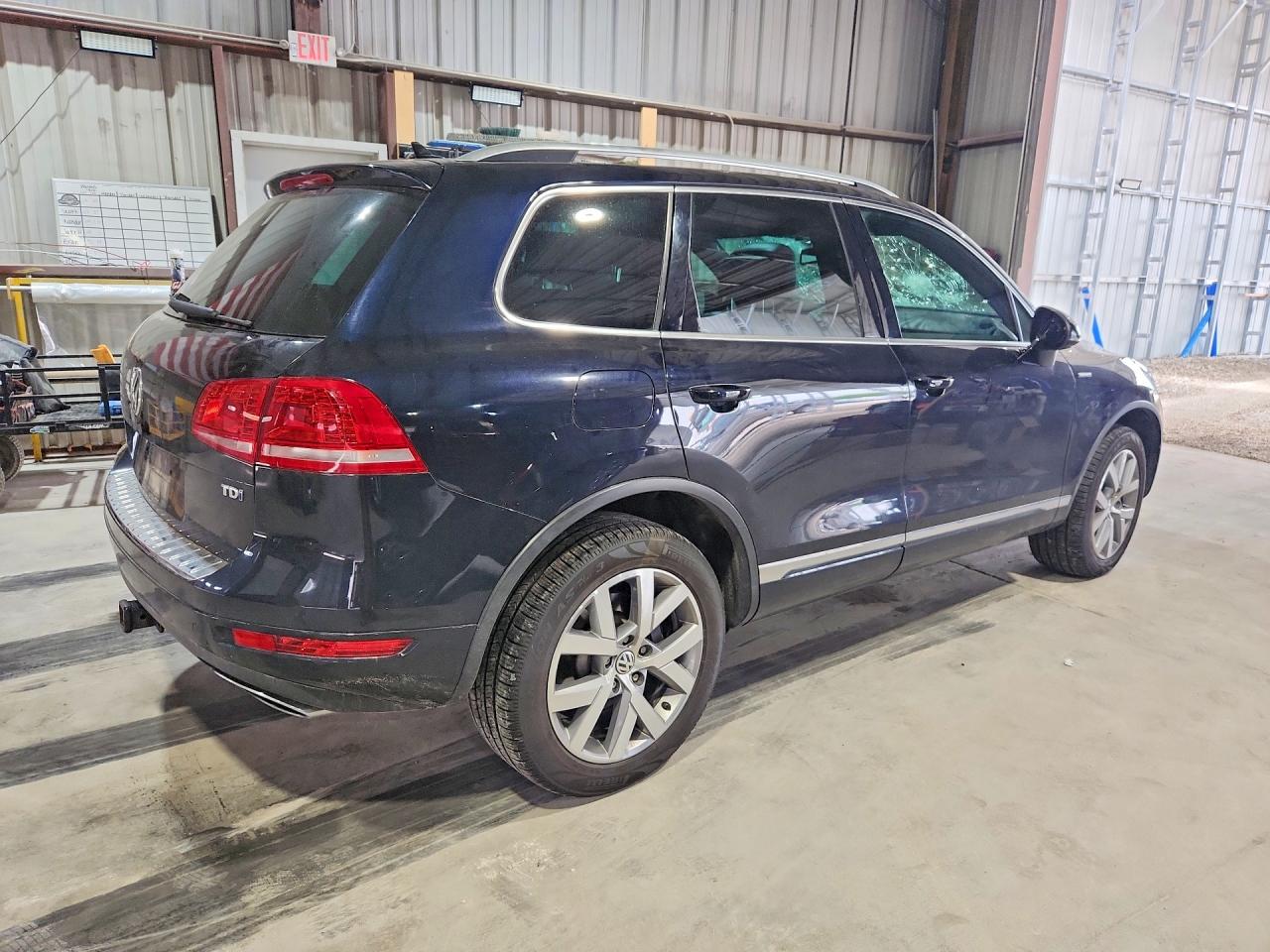 2014 Volkswagen Touareg V6 Tdi Blue vin: WVGEP9BPXED013575