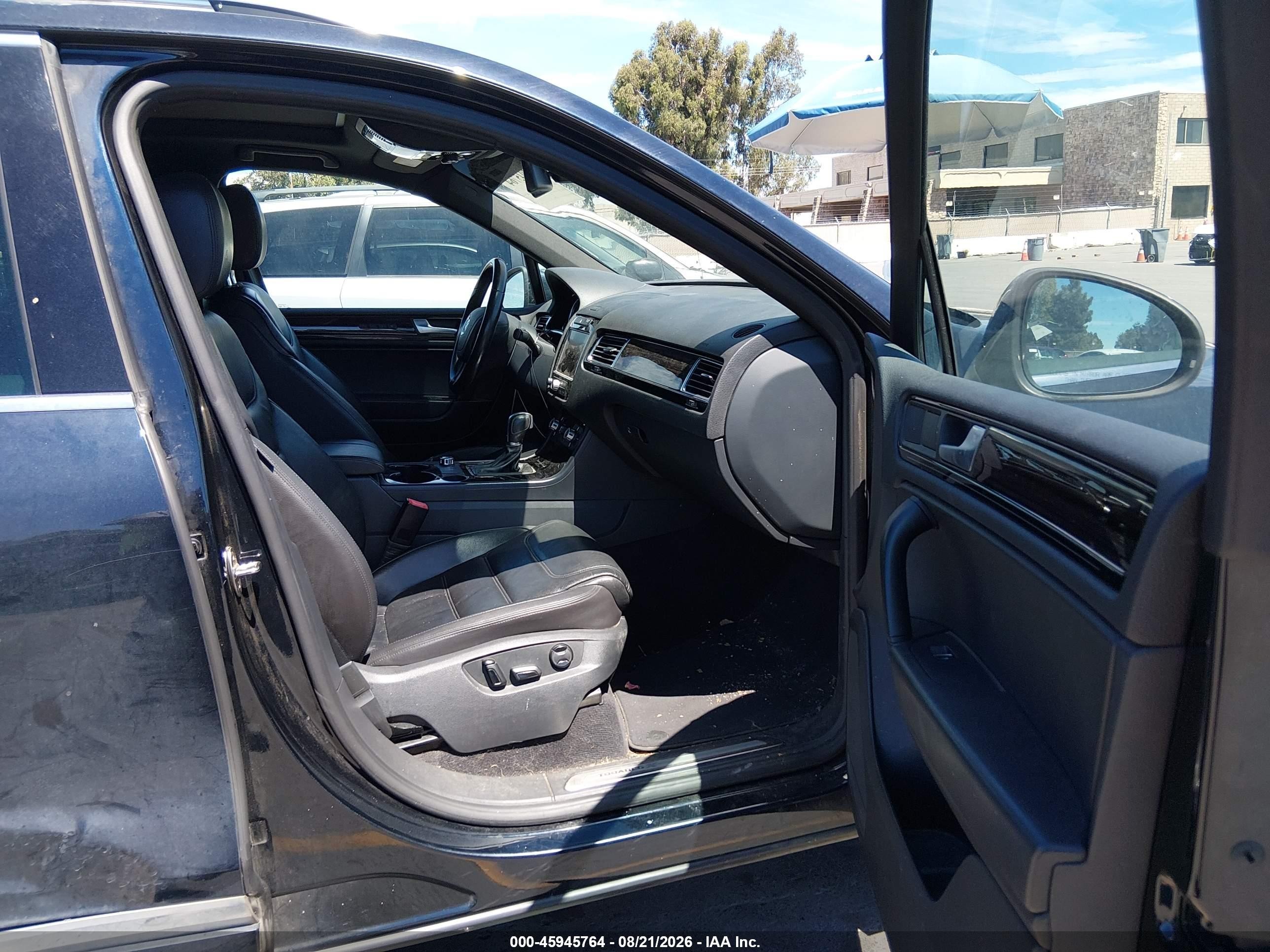 2014 Volkswagen Touareg X Black vin: WVGEP9BPXED014886