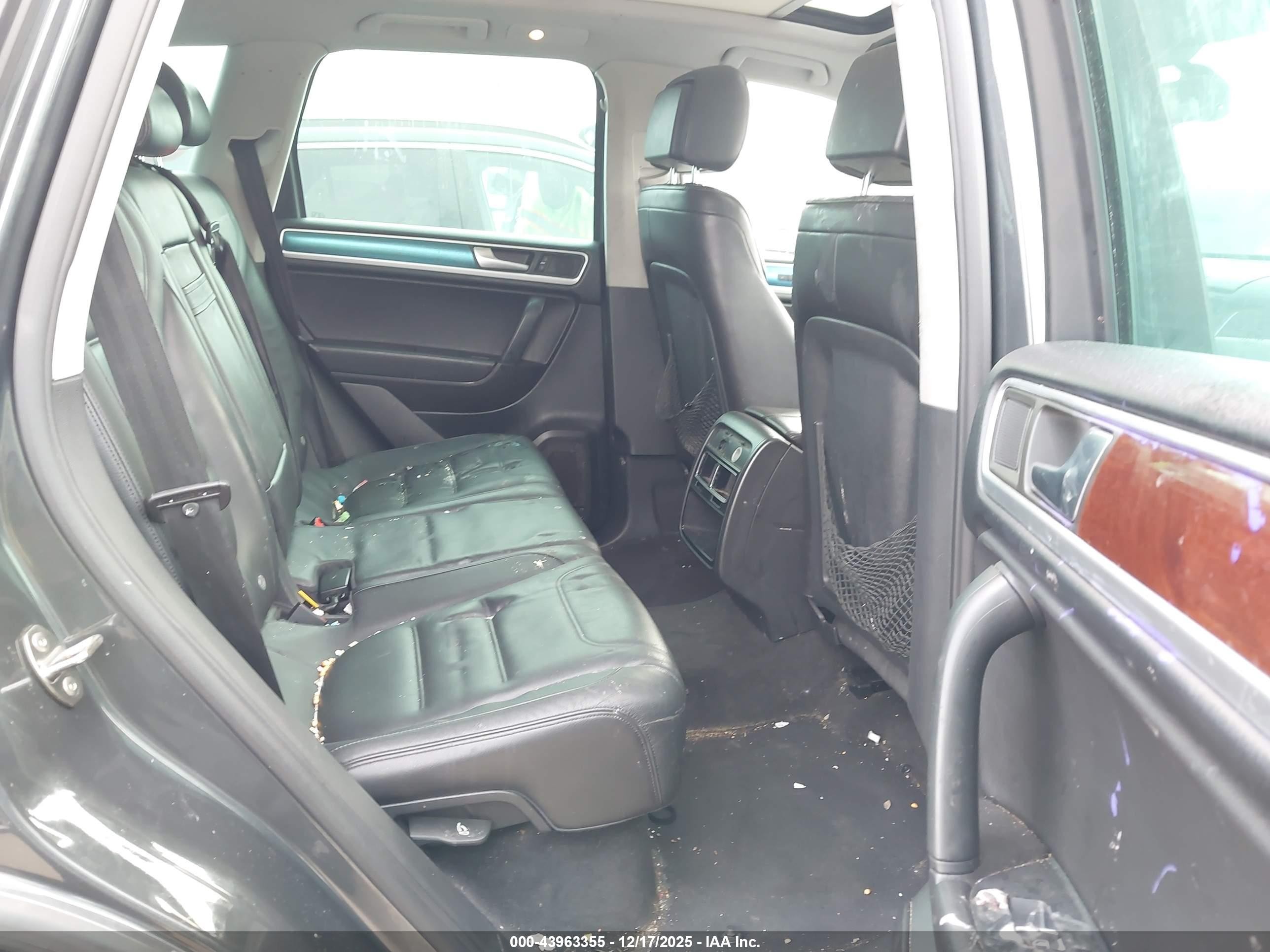 2011 Volkswagen Touareg Vr6 Lux Gray vin: WVGFF9BP0BD003902