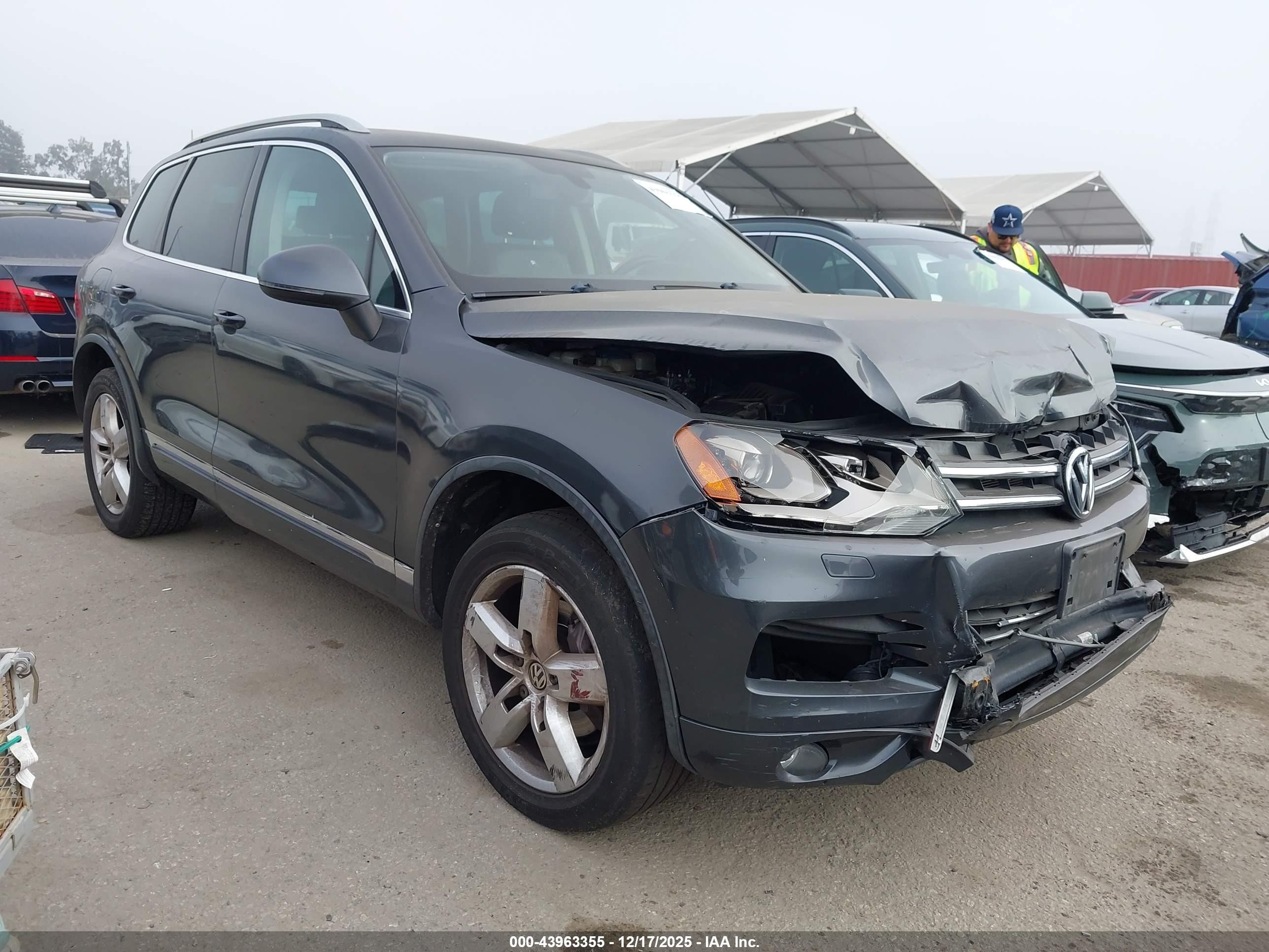 2011 Volkswagen Touareg Vr6 Lux Gray vin: WVGFF9BP0BD003902