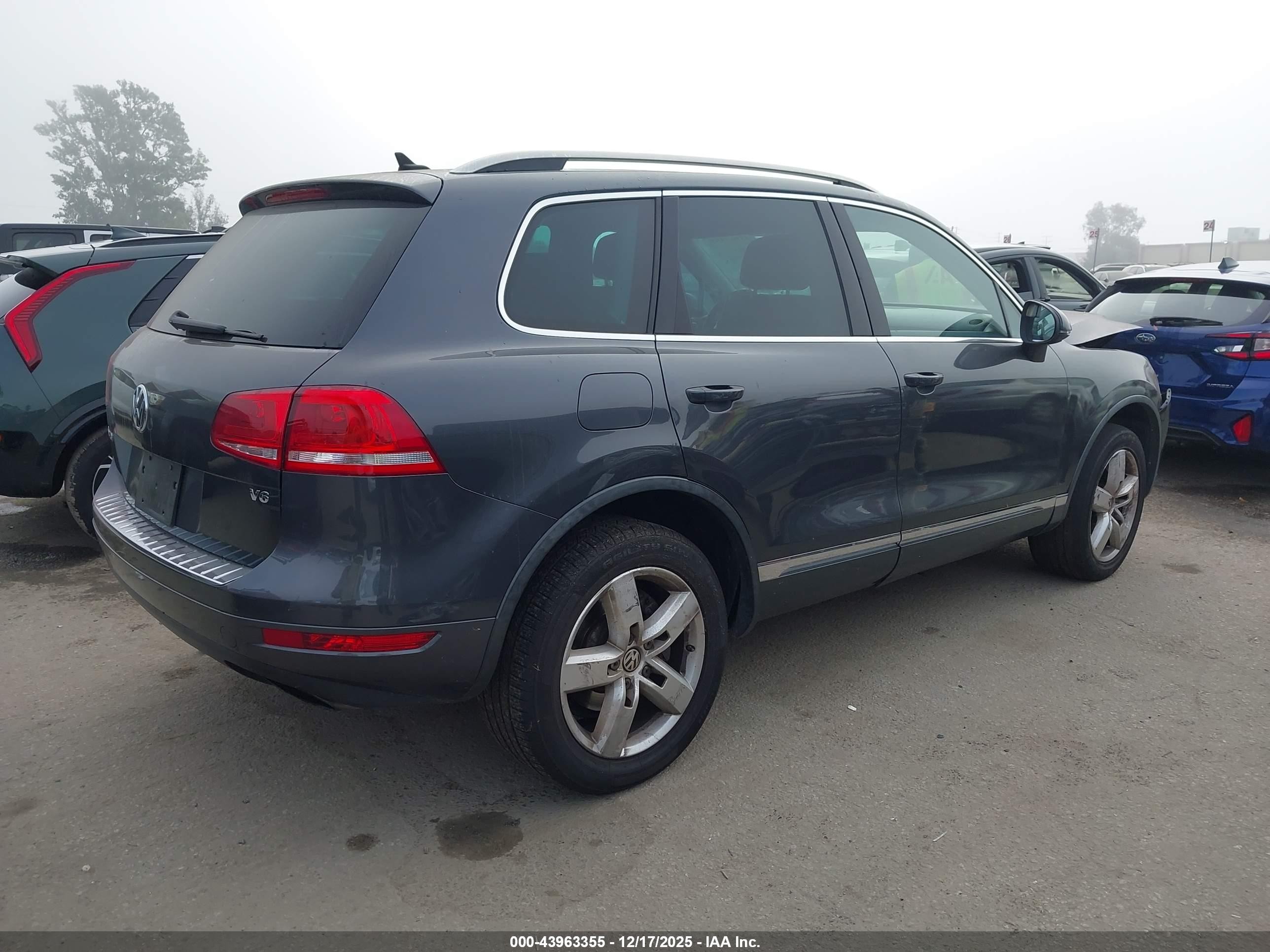 2011 Volkswagen Touareg Vr6 Lux Gray vin: WVGFF9BP0BD003902