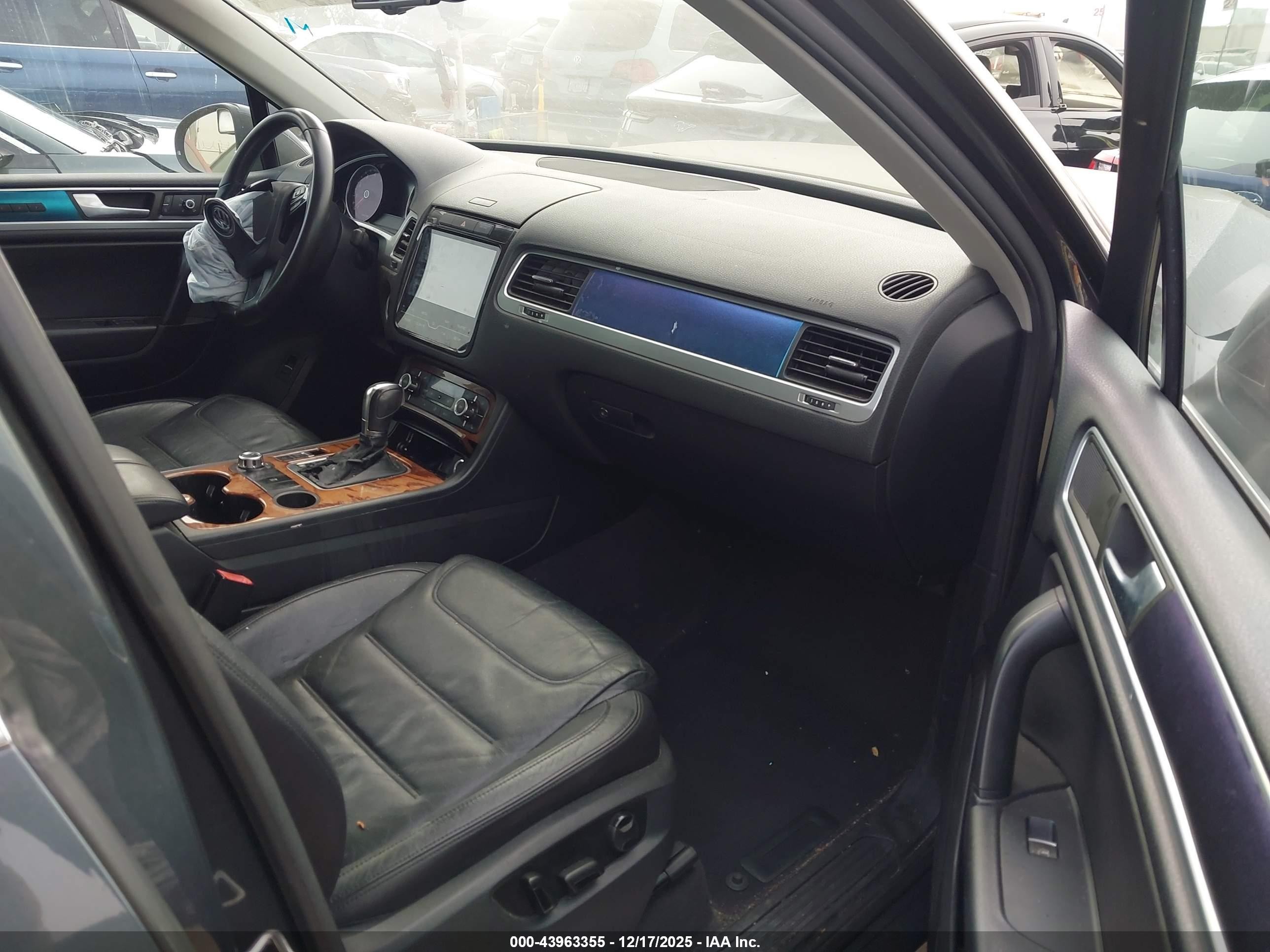 2011 Volkswagen Touareg Vr6 Lux Gray vin: WVGFF9BP0BD003902