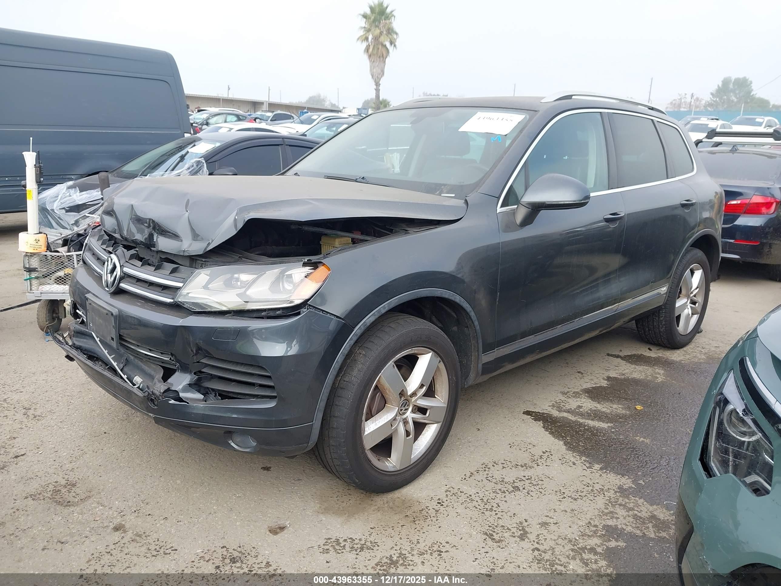 2011 Volkswagen Touareg Vr6 Lux Gray vin: WVGFF9BP0BD003902