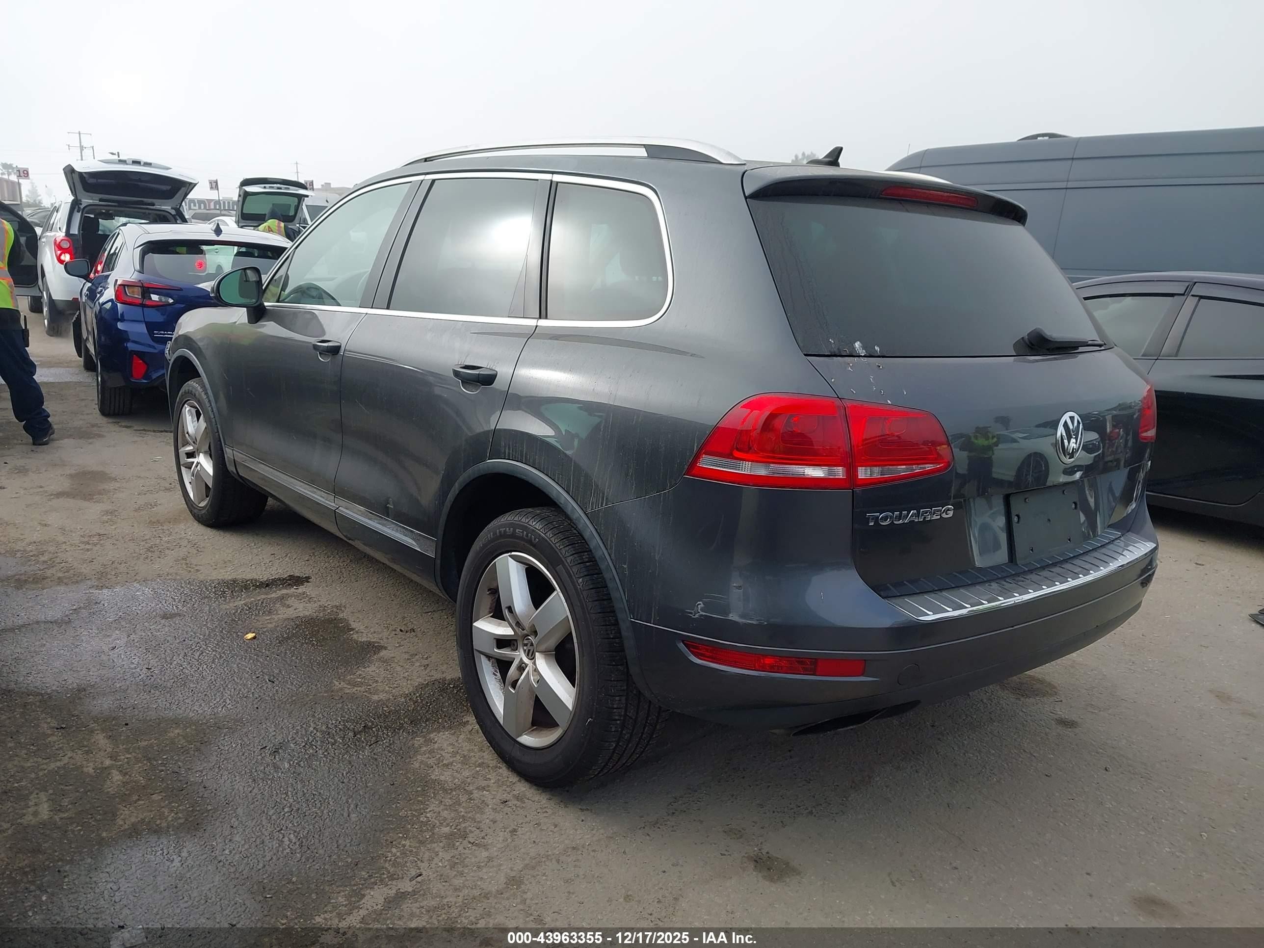 2011 Volkswagen Touareg Vr6 Lux Gray vin: WVGFF9BP0BD003902