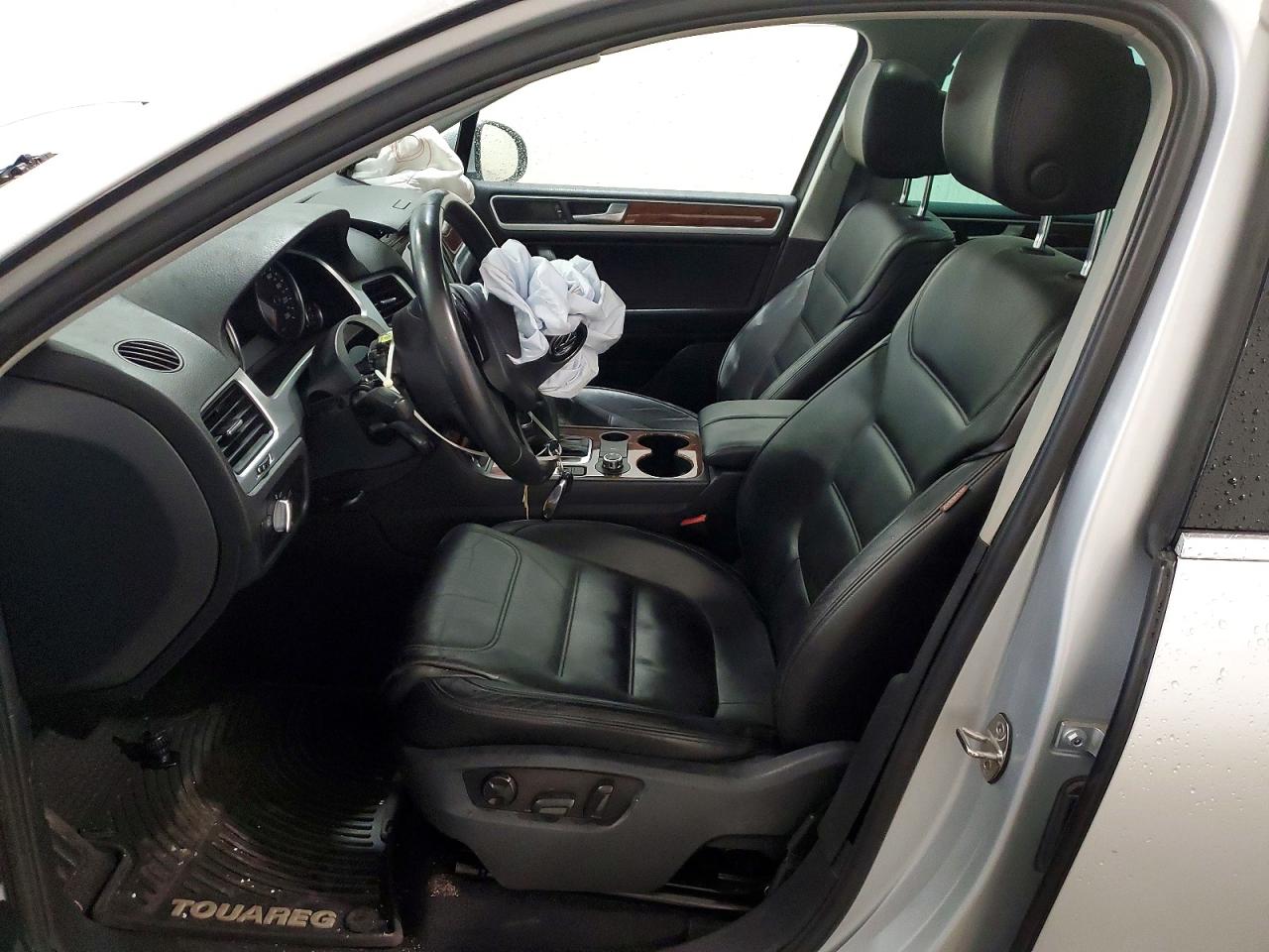 2011 Volkswagen Touareg V6 Silver vin: WVGFF9BP0BD005570