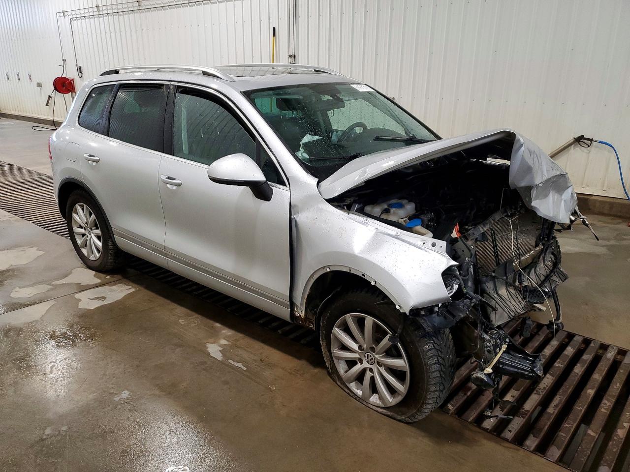 2011 Volkswagen Touareg V6 Silver vin: WVGFF9BP0BD005570