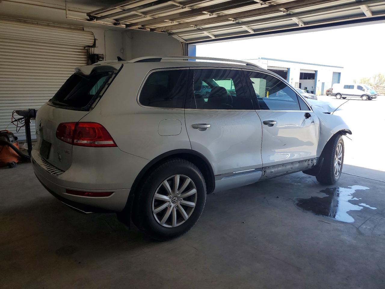 2012 Volkswagen Touareg V6 Silver vin: WVGFF9BP0CD005246