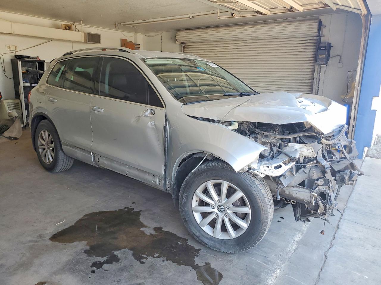 2012 Volkswagen Touareg V6 Silver vin: WVGFF9BP0CD005246