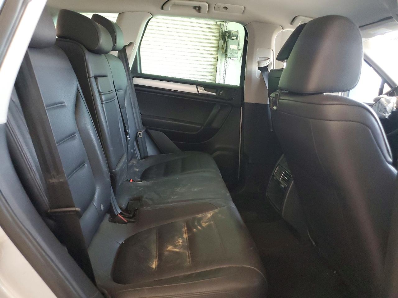 2012 Volkswagen Touareg V6 Silver vin: WVGFF9BP0CD005246