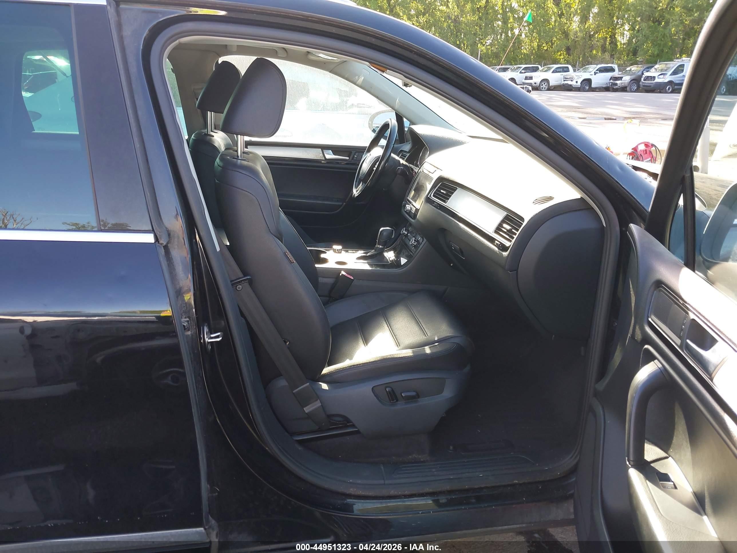 2011 Volkswagen Touareg Vr6 Sport Черный vin: WVGFF9BP1BD003598
