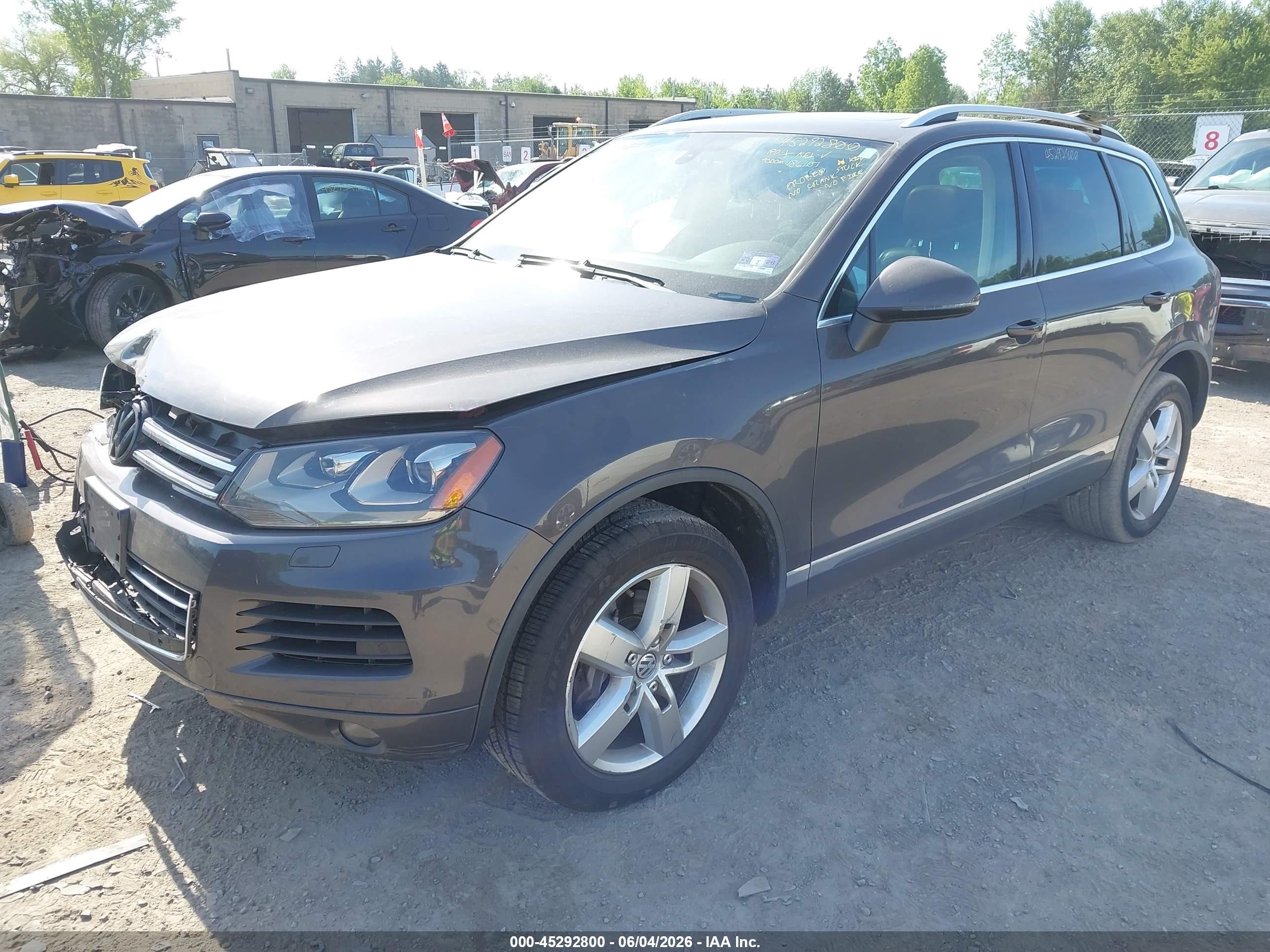 2011 Volkswagen Touareg Vr6 Lux Beige vin: WVGFF9BP2BD006770