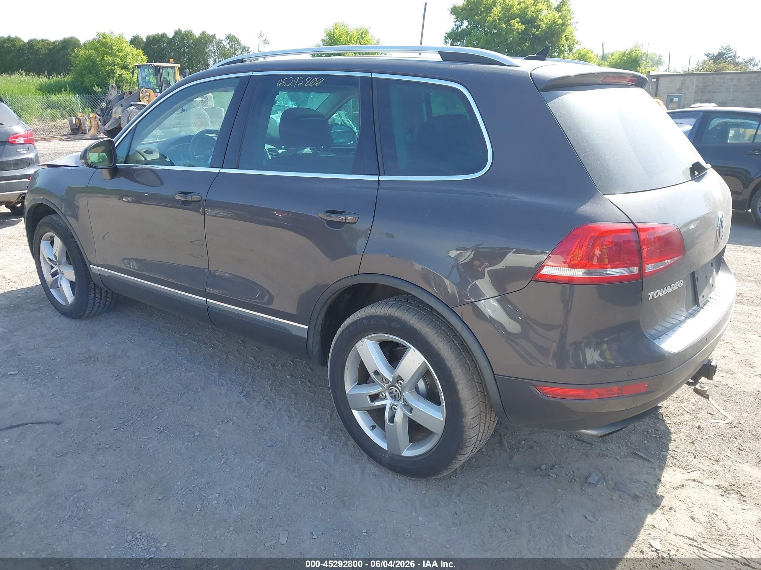 2011 Volkswagen Touareg Vr6 Lux Beige vin: WVGFF9BP2BD006770