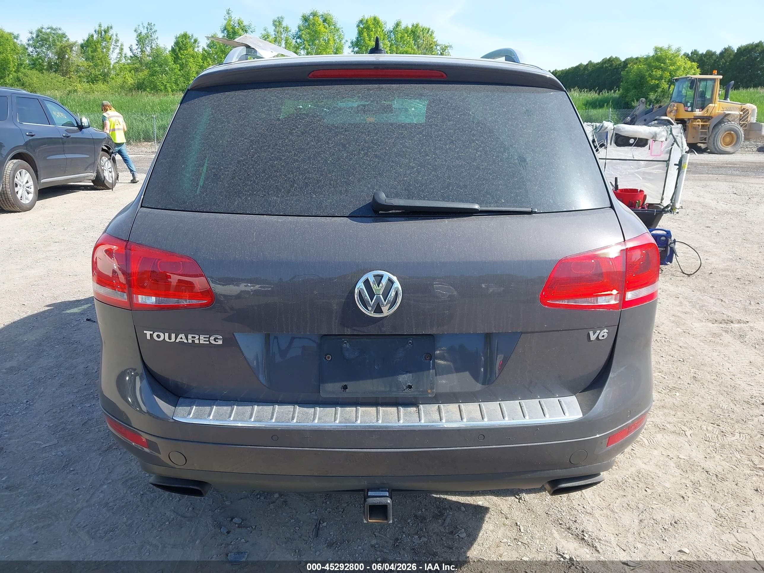 2011 Volkswagen Touareg Vr6 Lux Beige vin: WVGFF9BP2BD006770