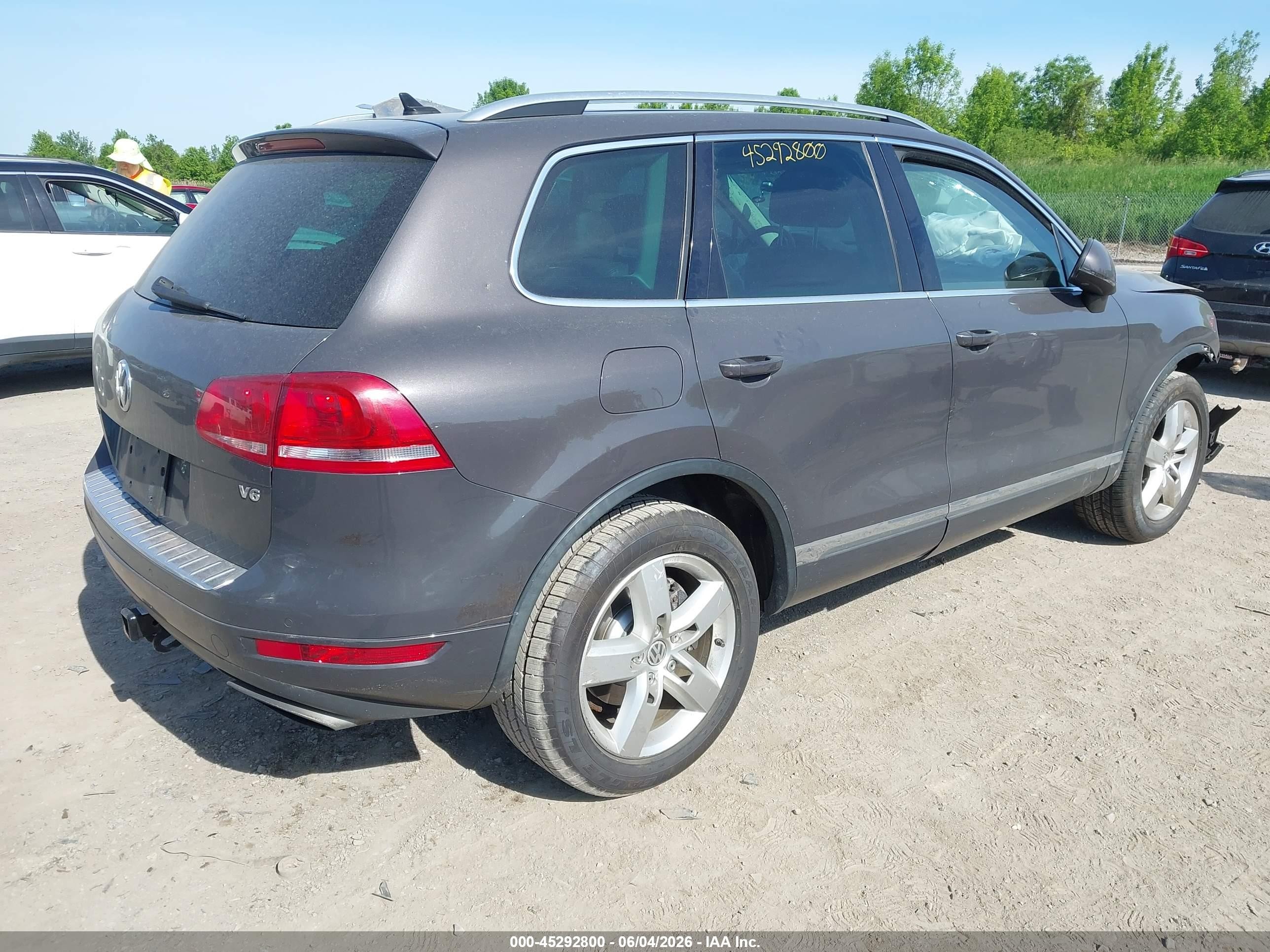 2011 Volkswagen Touareg Vr6 Lux Beige vin: WVGFF9BP2BD006770