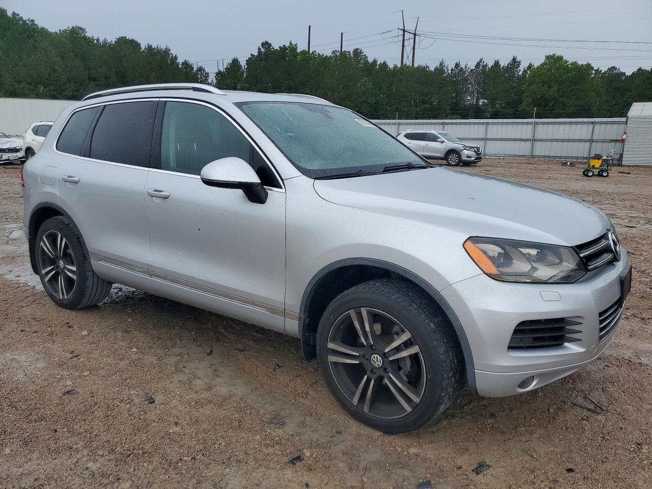2012 Volkswagen Touareg V6 Серебряный vin: WVGFF9BP2CD002994