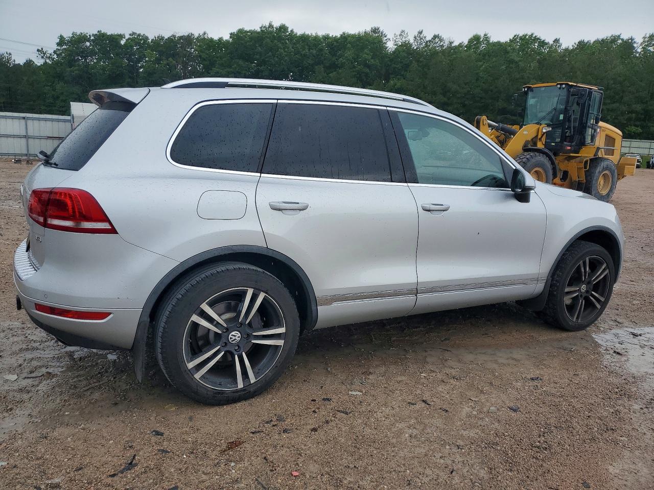 2012 Volkswagen Touareg V6 Серебряный vin: WVGFF9BP2CD002994