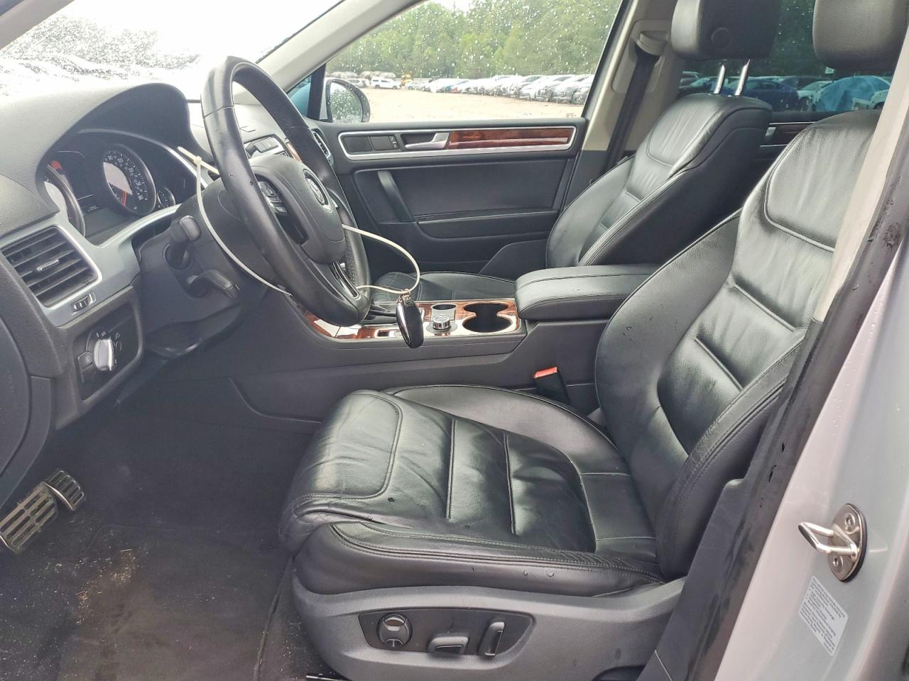 2012 Volkswagen Touareg V6 Серебряный vin: WVGFF9BP2CD002994