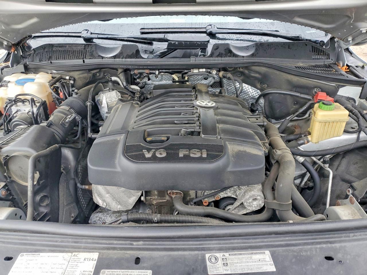 2012 Volkswagen Touareg V6 Серебряный vin: WVGFF9BP2CD002994