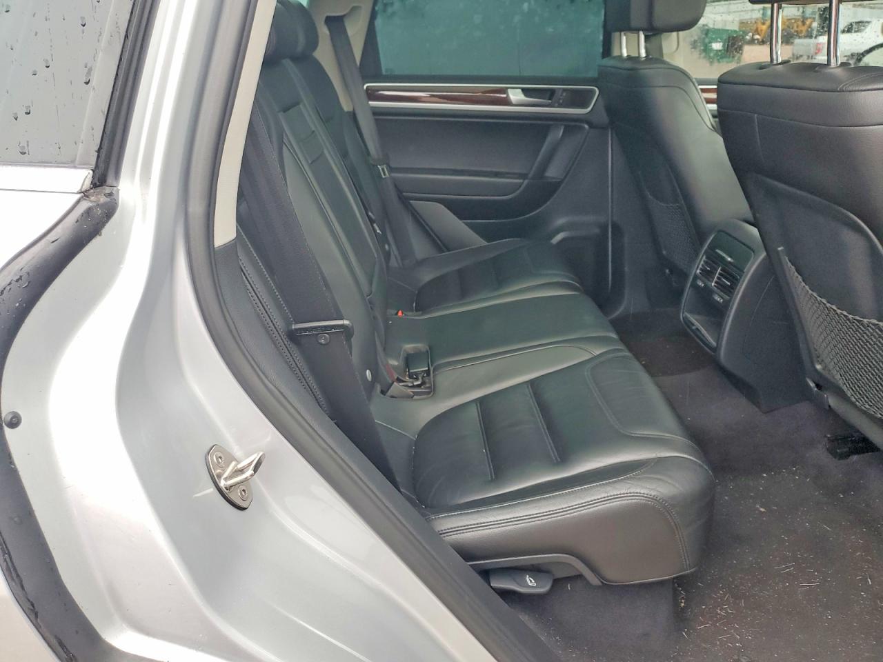 2012 Volkswagen Touareg V6 Серебряный vin: WVGFF9BP2CD002994