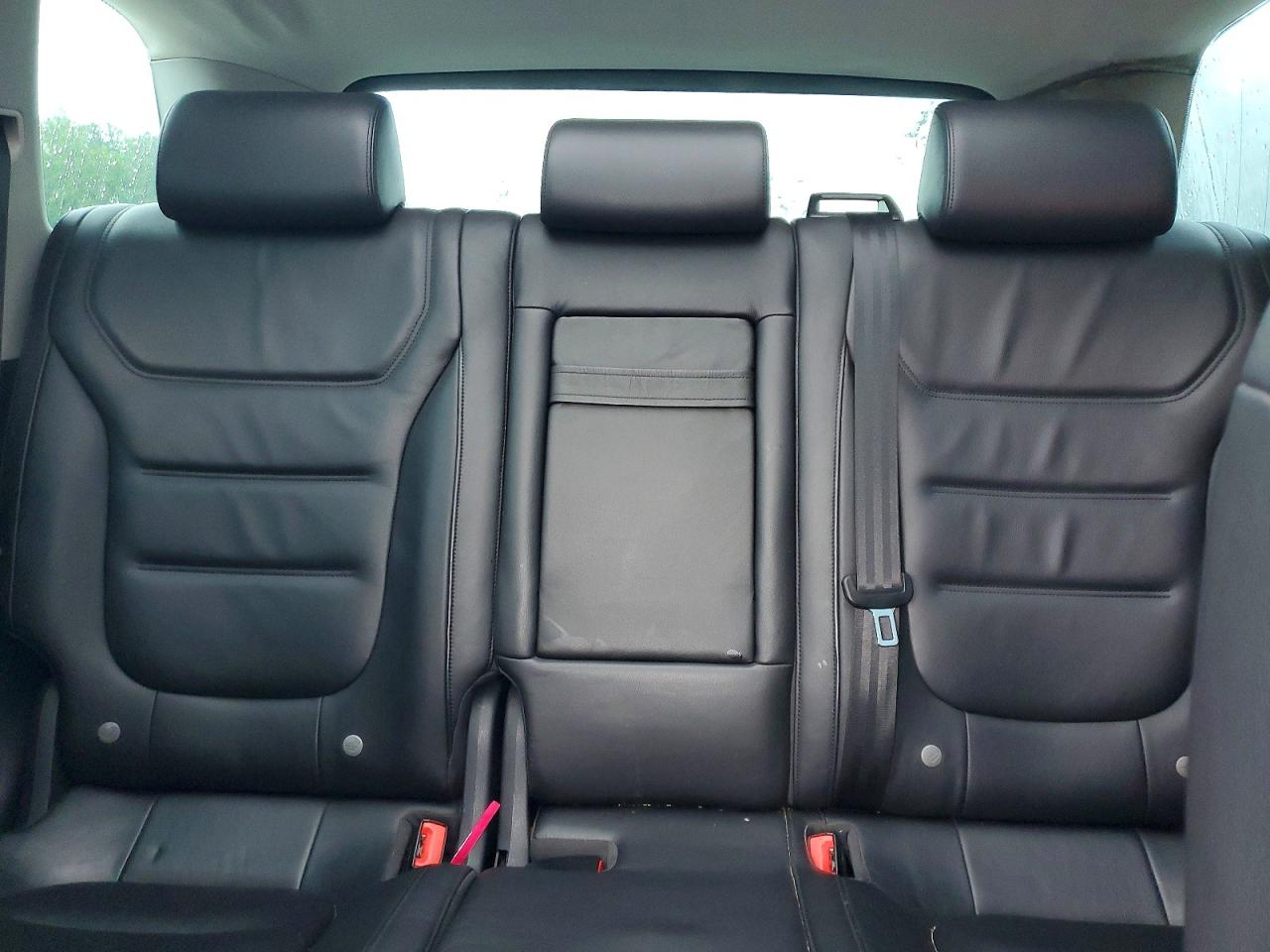 2012 Volkswagen Touareg V6 Серебряный vin: WVGFF9BP2CD002994