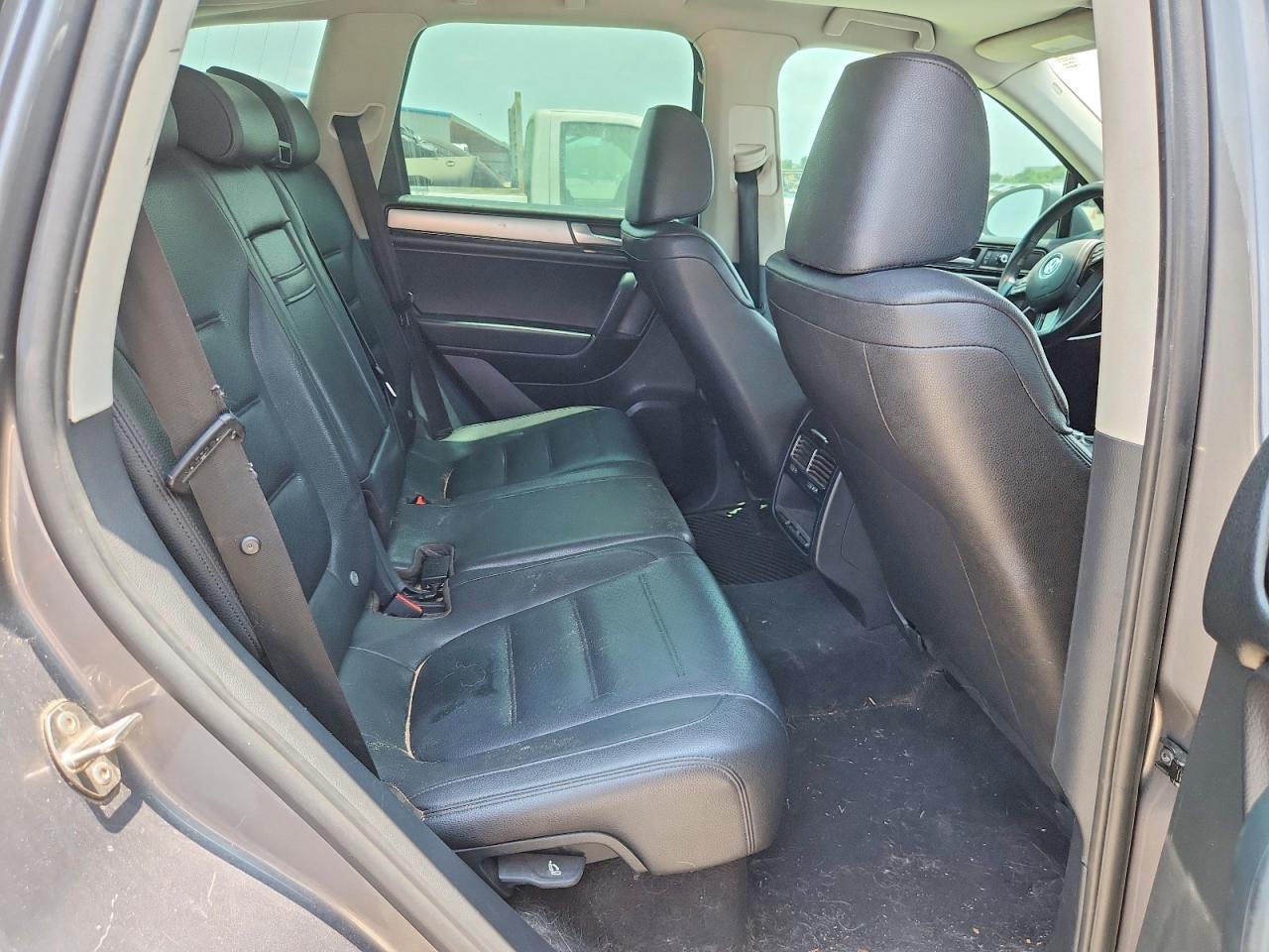 2011 Volkswagen Touareg V6 Gray vin: WVGFF9BP3BD001237